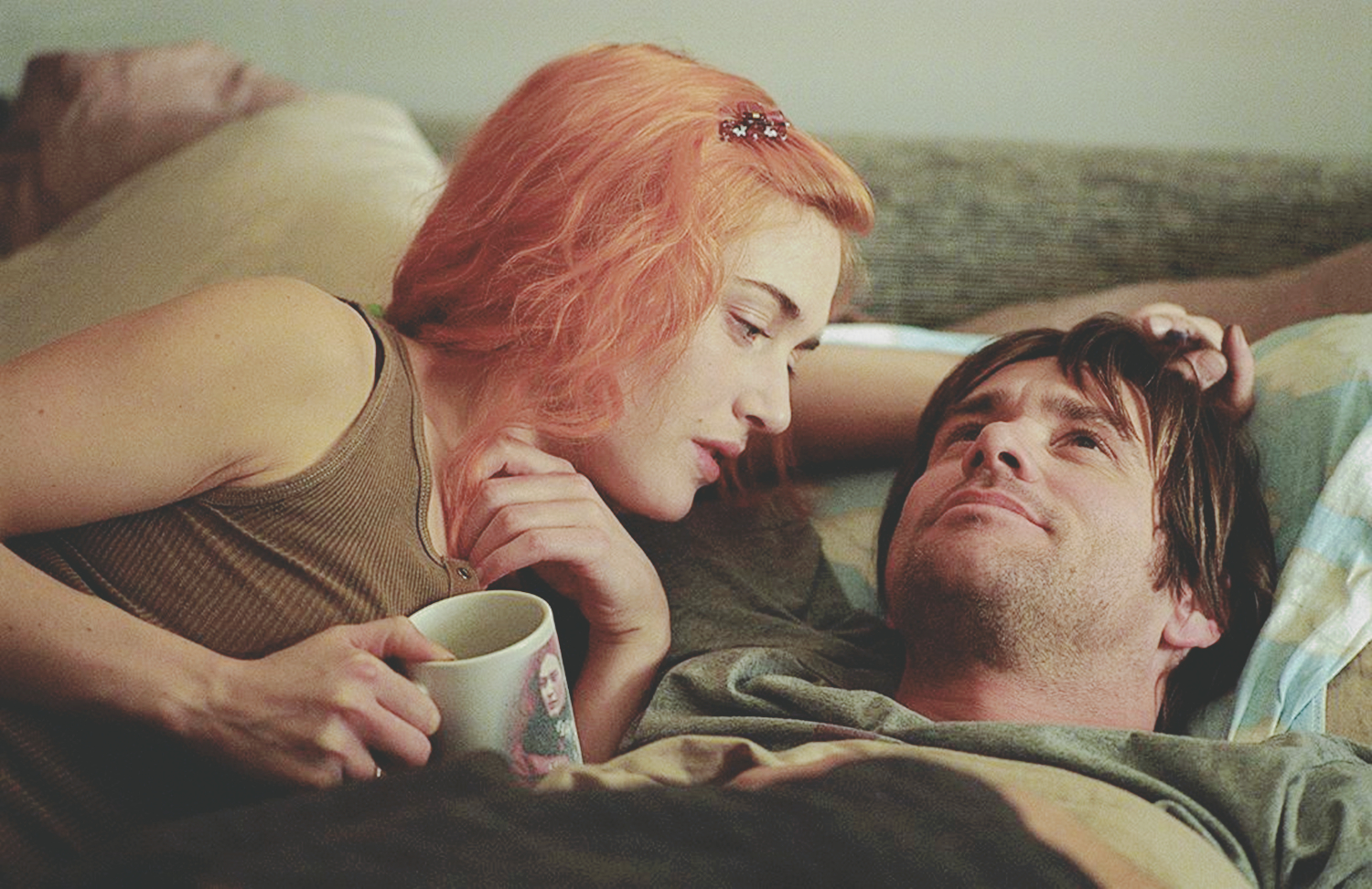 荒诞闹剧下的爱情真相,电影《暖暖内含光》除了浪漫还有警示