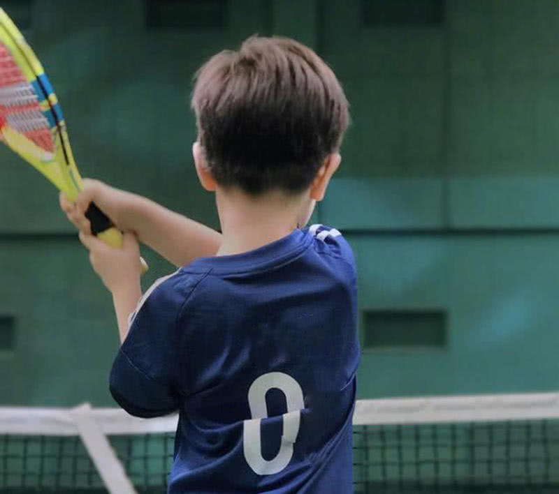 男子跳高双冠军！杜江晒出嗯哼跳高视频，小家伙跳得有模有样太帅