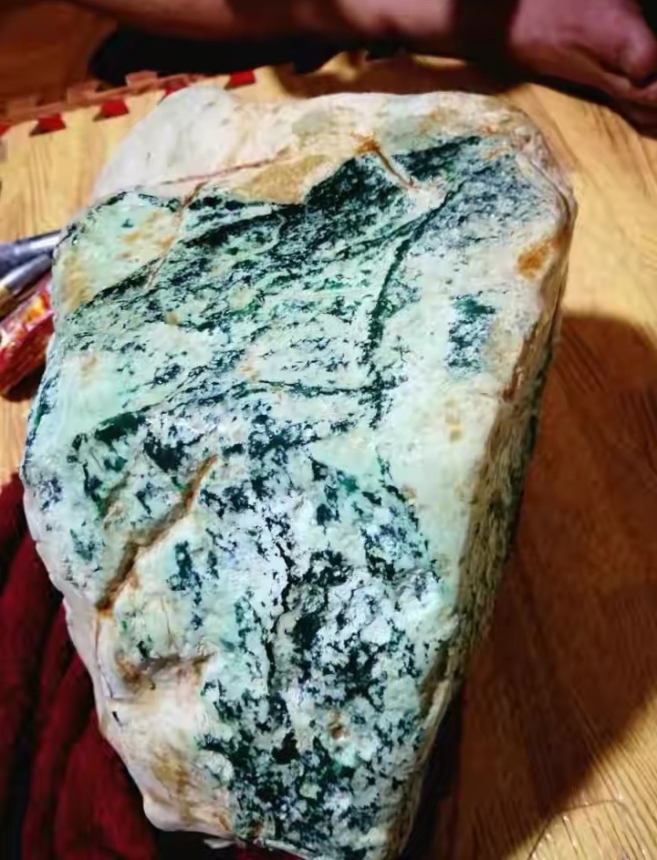 赌石犯罪吗赌石是不是诈骗中国赌石第一案将开庭436万翡翠原石8000万