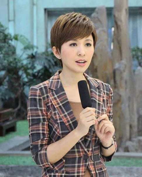 16丧父，拒绝保研，成为央视最年轻国脸，欧阳夏