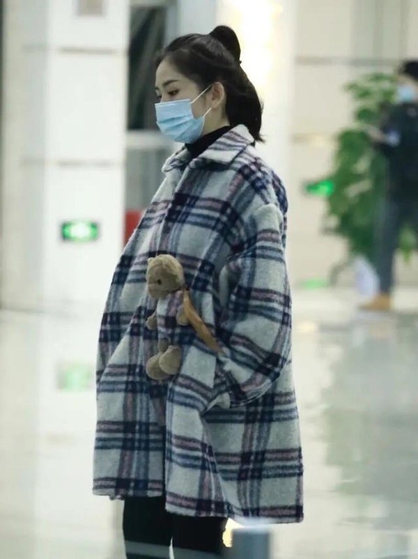 Xie Na holds out pregnant to be celebrated for twin daughter unripe! Only fat abdomen is clad and fewer female, zhang Jie wants absent