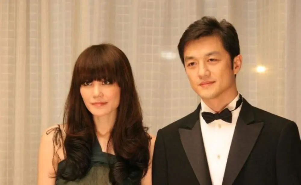 王菲周迅隔空义演：谁说爱过同一个男人，就不