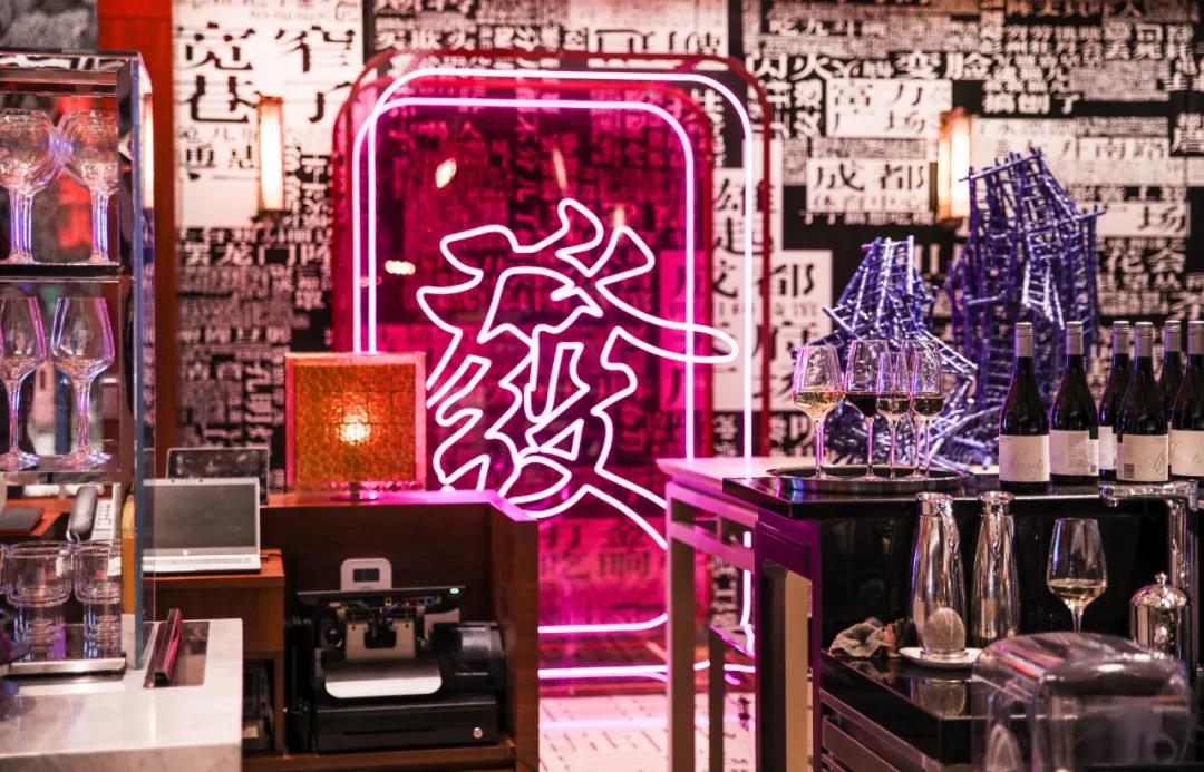 骚气的成都W酒店，潮爆装修大法值得品