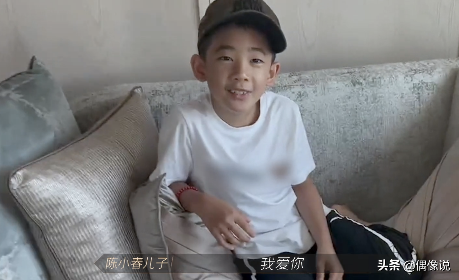 8岁jasper出镜《披荆斩棘》为陈小春庆生，用词贴心，一碗水端平