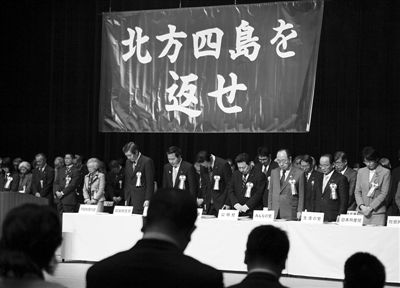俄罗斯撞翻日本渔船，日本扣押船员，突发事件到底将何去何从？