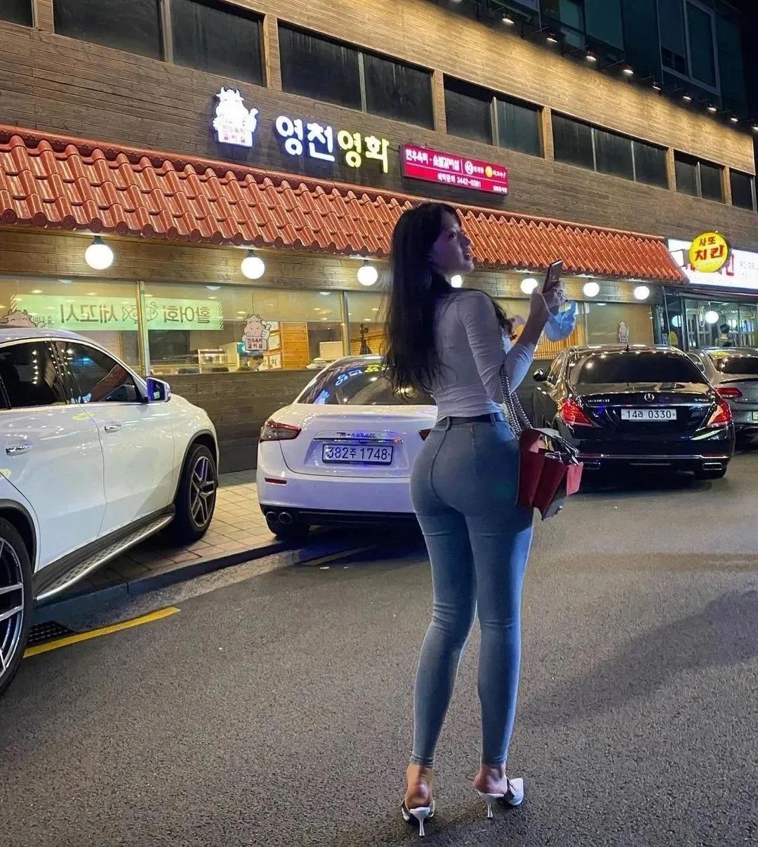 丰满健壮胖嘟嘟的可爱美女日常生活健身壁纸图片图片