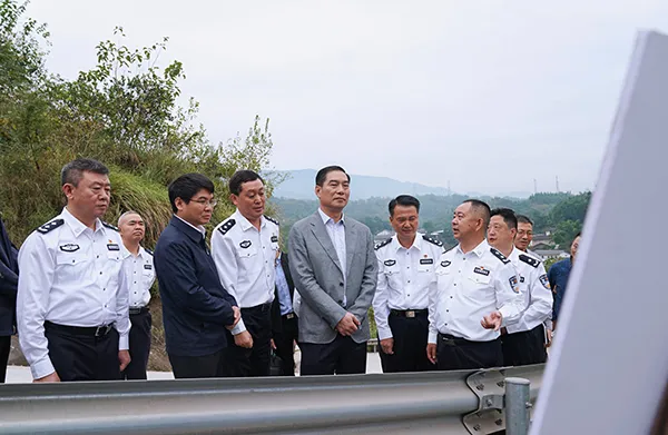 国庆假期，重庆新任公安局长首赴一线督导