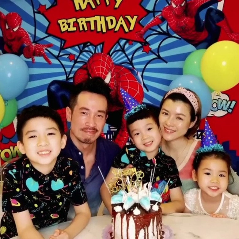 陳茵媺夫婦為次子慶生，6歲陳浩鋒手舞足蹈很興奮，全家福很溫馨
