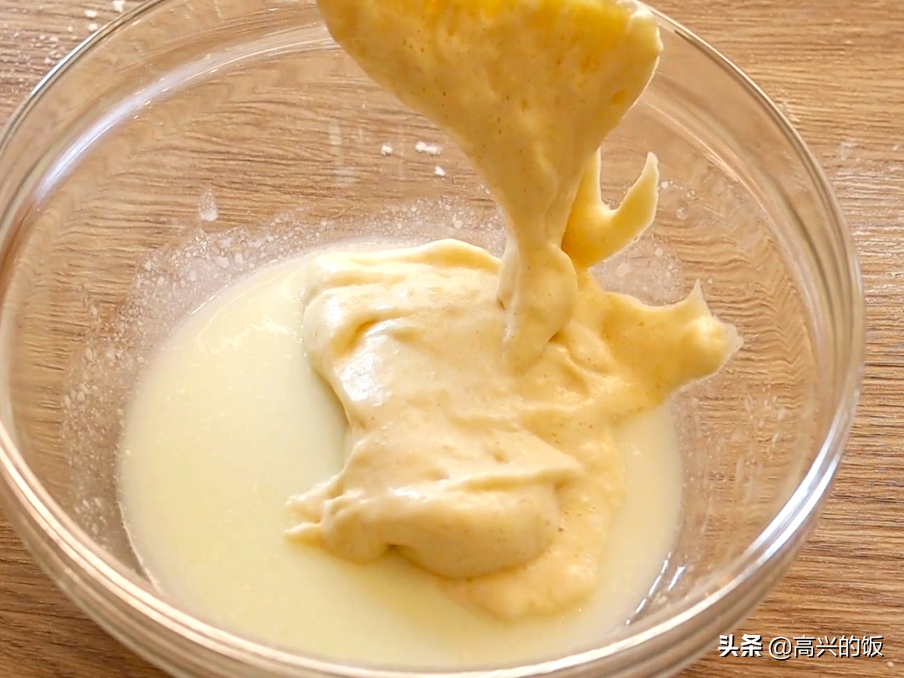 小蛋糕的添加劑多，別給娃吃了，4個雞蛋1碗麵，在家做出12個