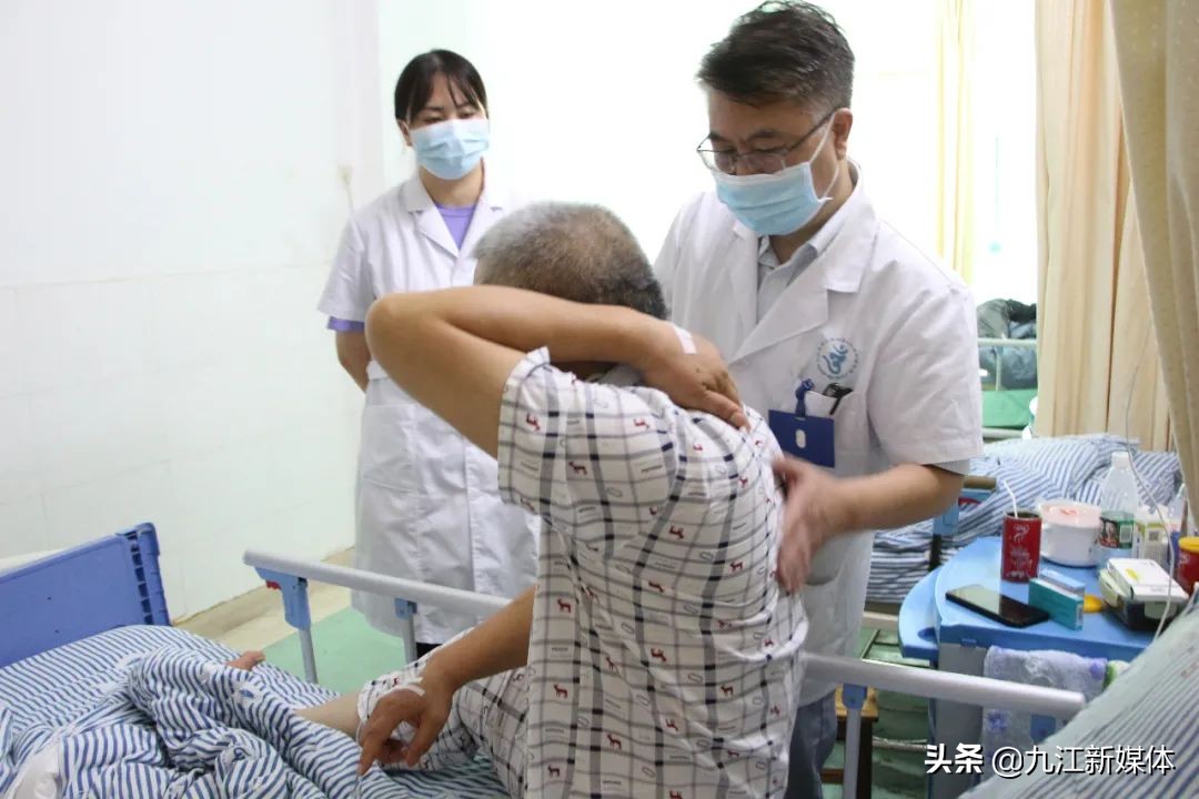 白衣秉丹心 妙手除顽疾——记九江市第三人民医院疼痛治疗科主任刘李斌