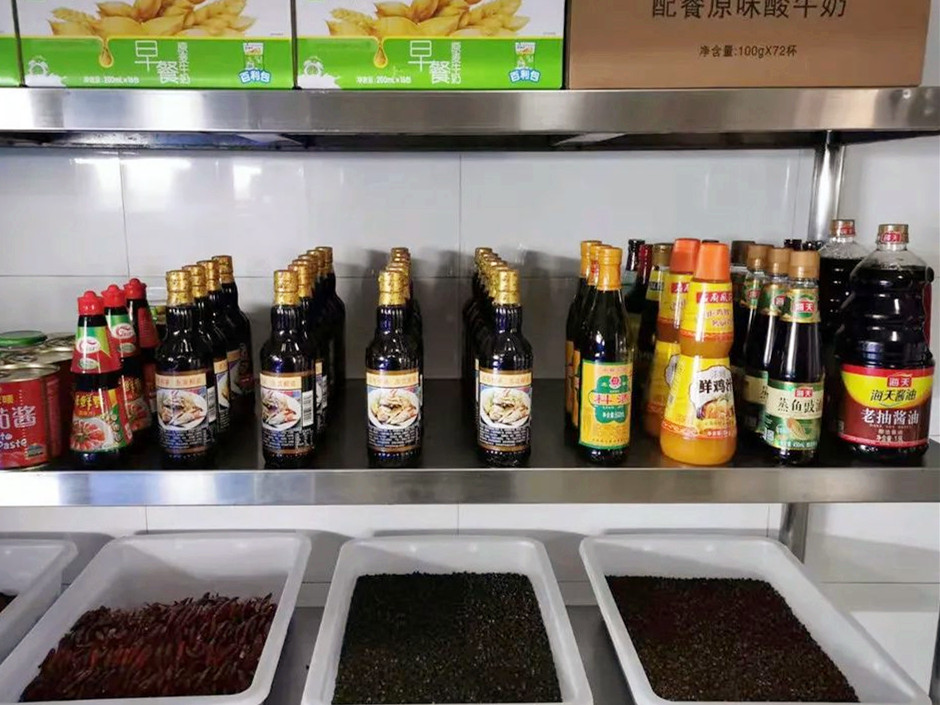 兵哥哥的炊事班里有多整齐？青菜辣椒就忍了，