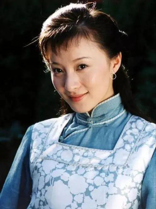 “可云”徐露：当红时隐退，嫁大7岁老公，46岁和17岁女儿似姐妹