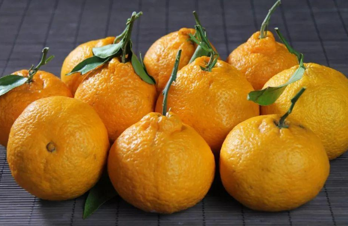 買醜橘，硬的軟的哪種好？ 教您4招挑選技巧，容易買到香甜多汁的