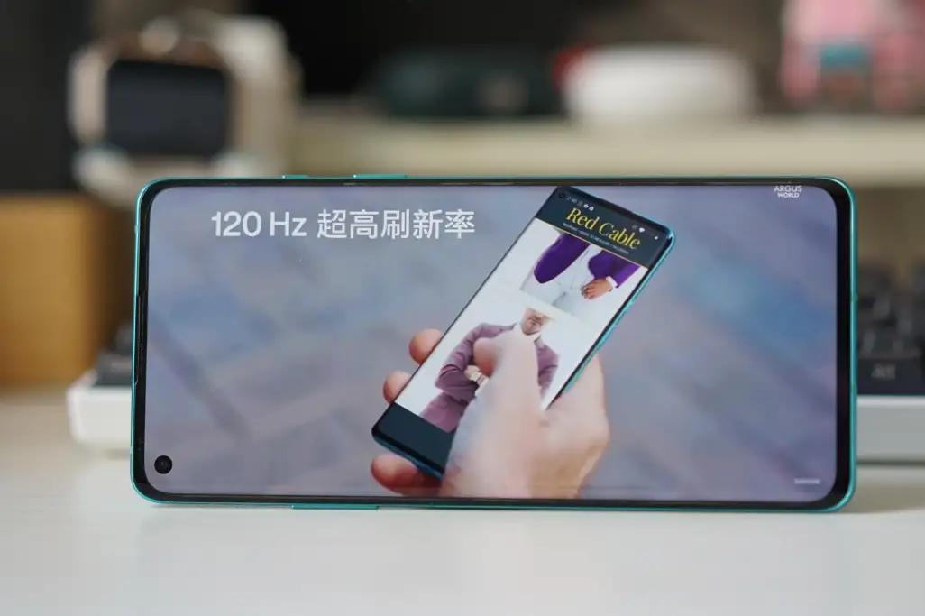 一加8测评体验：外观颜值高，手感轻薄性能强