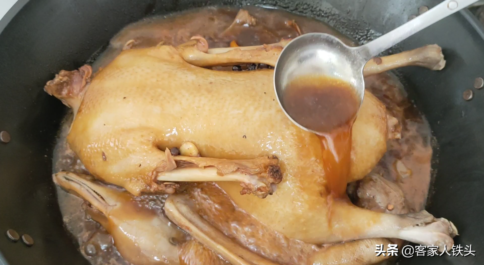 廣東人愛吃的碌鵝：教你家常做法，配料簡單步驟少，1大隻不夠吃