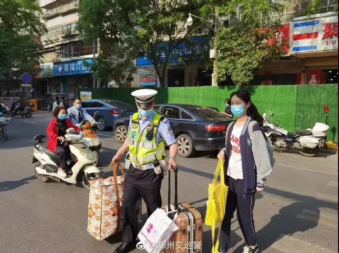 重庆|开学第一课 | 重启“护学岗”，我们同步“开学”啦！