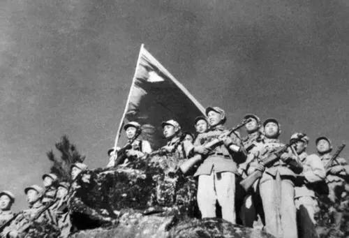 主张不出兵的高岗，为何在抗美援朝结束后，反被彭德怀称为功臣？