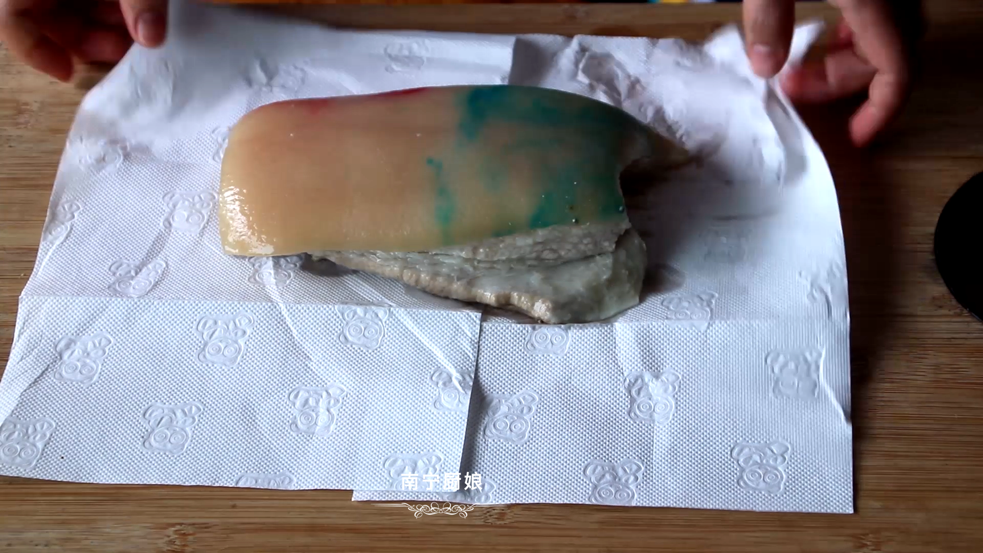 做紅燒肉時，焯水和直接燉都不對，大廚教你正確做法，軟糯還不膩