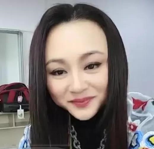 前央视美女主持生活凄惨 直播带货却引发火灾？