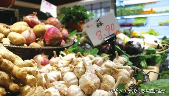 為何大蒜放在超市不發芽，買回家沒幾天就發芽？原來門道多著呢