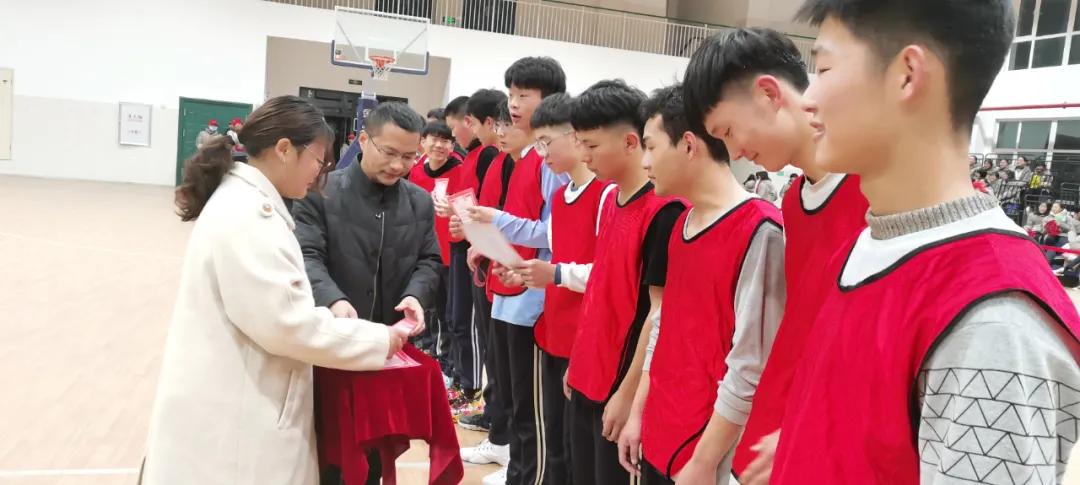 ȫУ��ɣ��׽조��ս����У԰��������ȼ�չ�