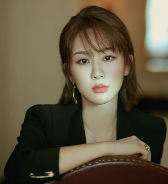 秦俊杰，张雪迎纪念在一起一周年，正式官宣？