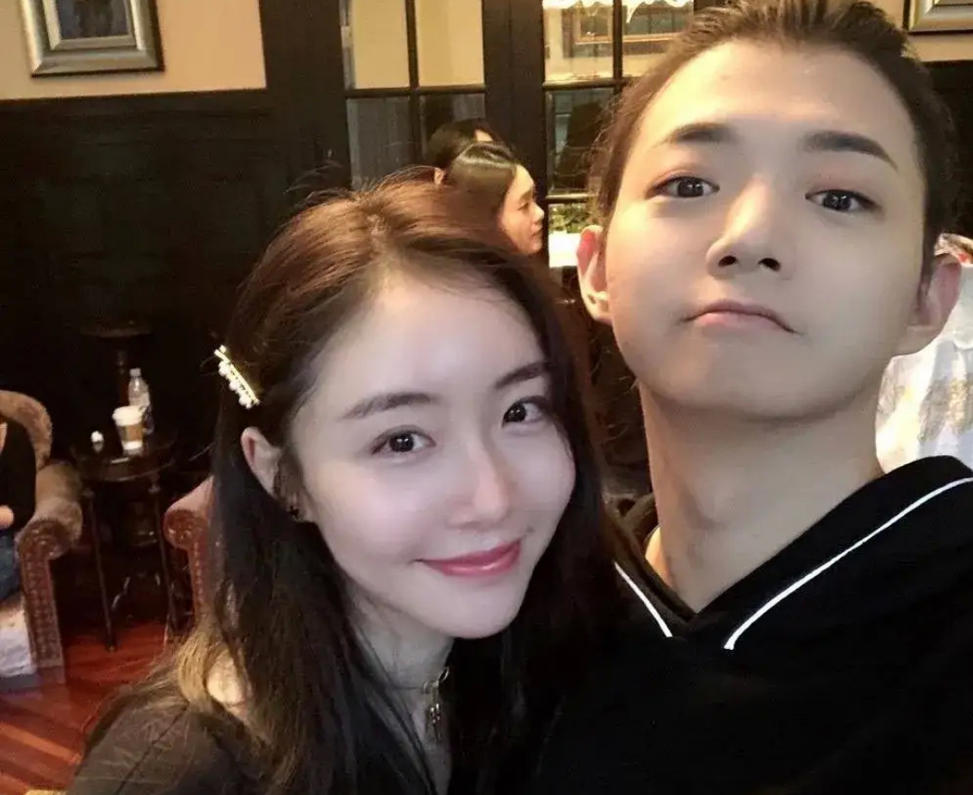 看完吴亦凡和霍尊，越来越觉得鹿晗才是好男人，关晓彤才值得羡慕