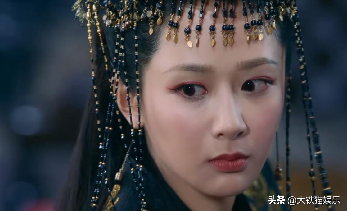 同一部剧中，当女配和女主造型一样，就很考验