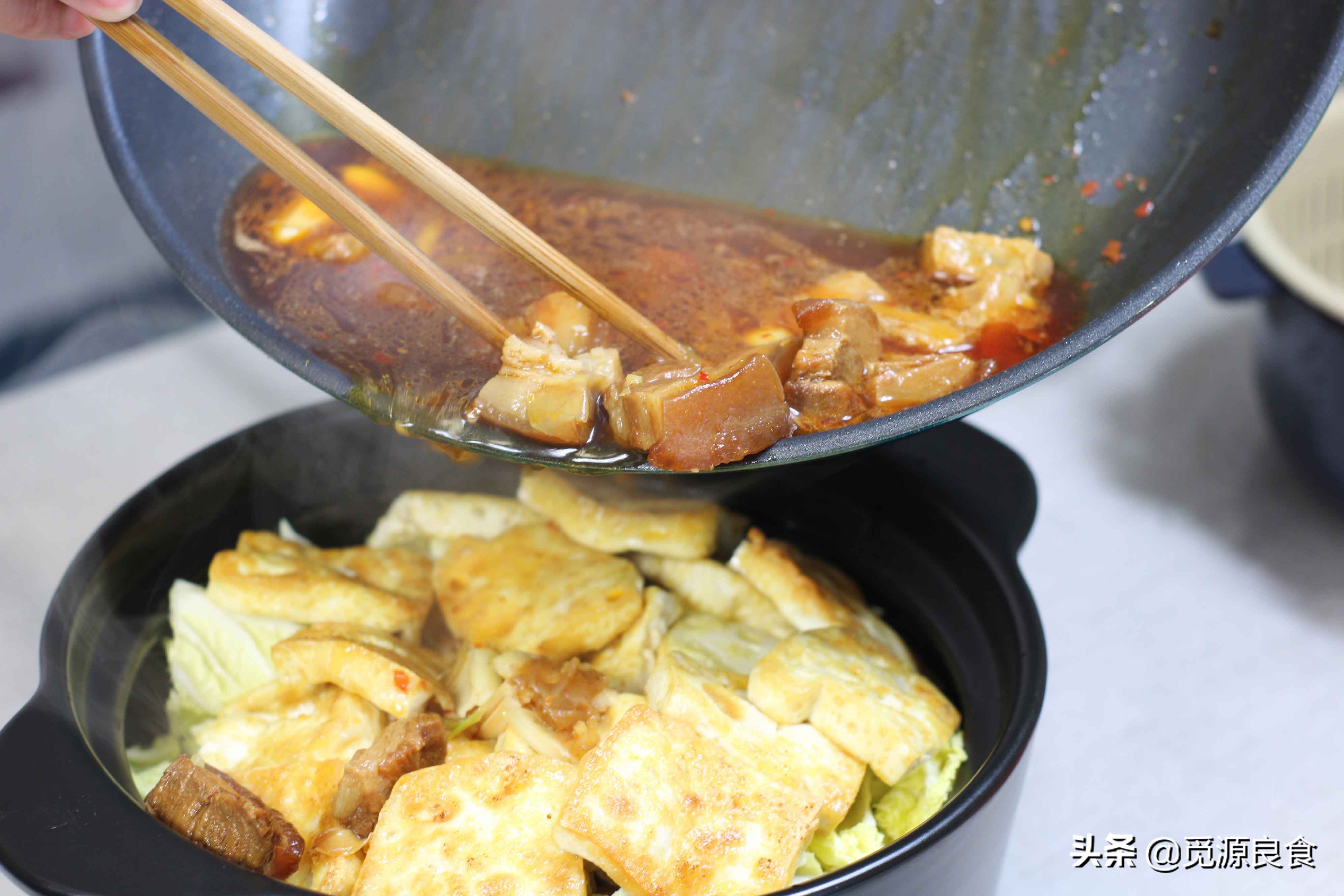 秋冬美食红烧肉白菜豆腐煲，家常美味超级下饭，爸妈晚餐吃撑了