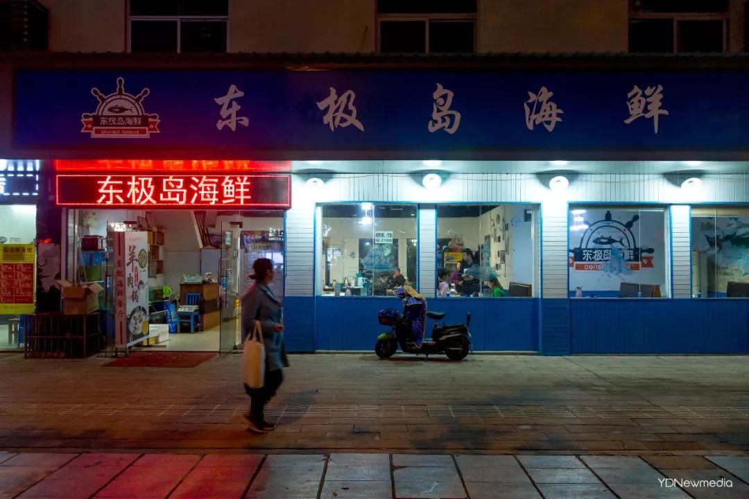 走进深夜的武汉南湖，只想说腐败至极