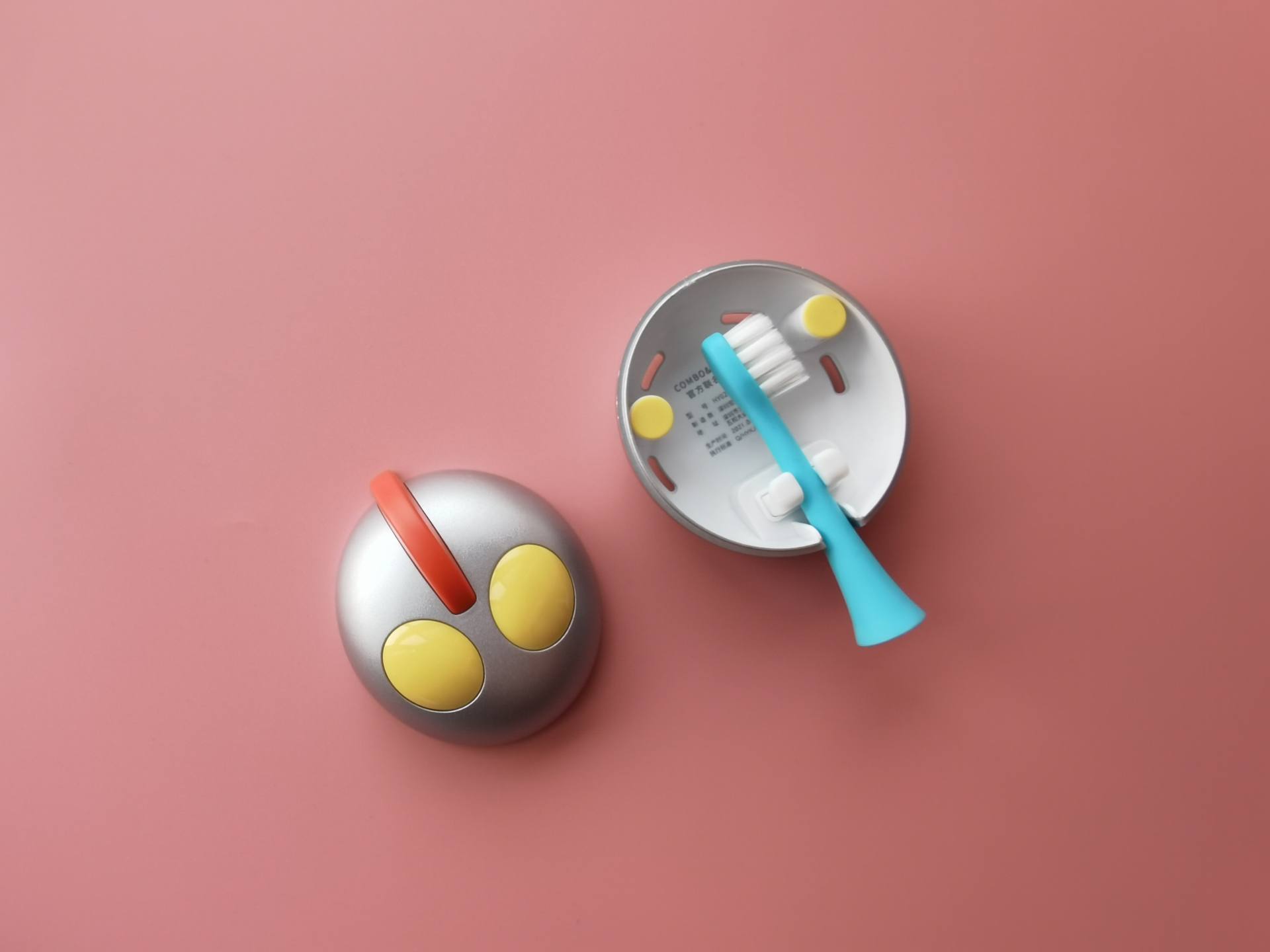 儿童电动牙刷怎么选？COMBO咸蛋超人联名款贴心呵护宝宝稚嫩牙齿