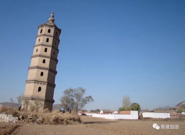 200年历史的古塔倾斜后，奇迹的事情发生了……