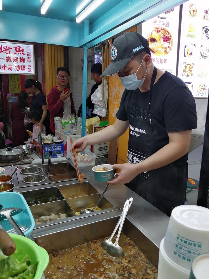 今天你吃牛杂了吗？在南宁，能吃上阿婆牛杂是一种缘分