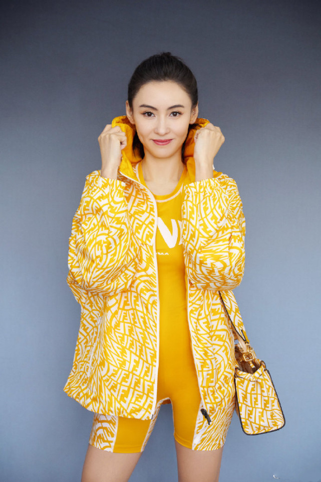 張柏芝元氣寫真，著修身運動裝扎高馬尾，身材絕美少女感十足