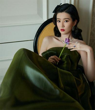 杨紫粉丝与摄影师掀争端，被指拍照呆滞杀熟，