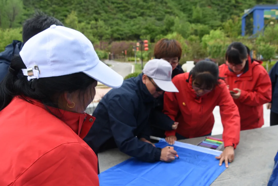洛川县中学开展团队凝聚力拓展训练活动(图16)
