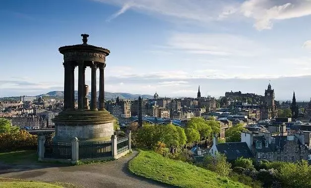 为你而写的唯美句子：带着一颗童心前行的人，才能时刻感受到幸福