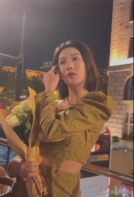 都美竹高调晒美照？剪短长发重新开始，网友：