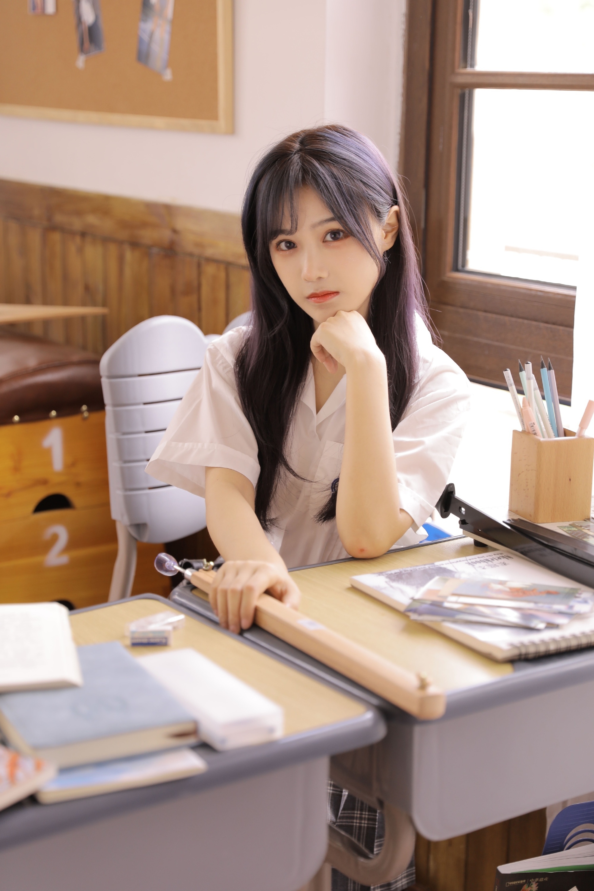 苏杉杉百褶裙制服写真像是学生时代里可爱的学妹更显俏皮魅力