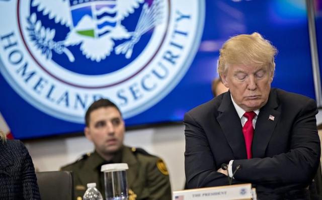 刚从台海出去，美舰又跑到南海撒野！解放军早