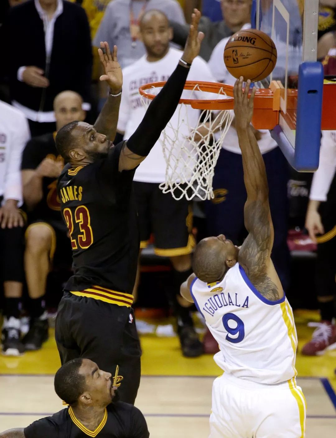 NBA历史最强的十支球队，01湖人仅第五，16骑士垫底
