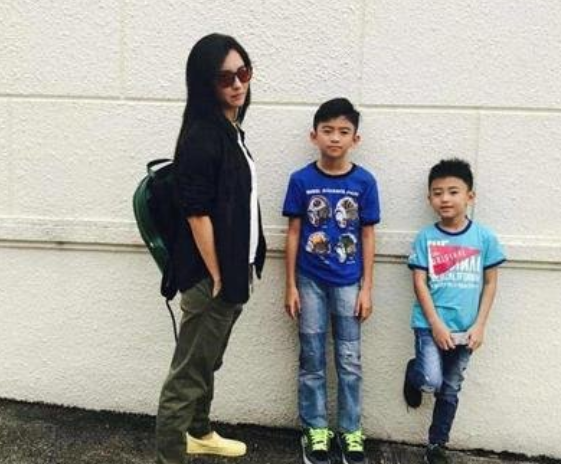 有种“羡慕”叫张柏芝的基因，小儿子颜值超过