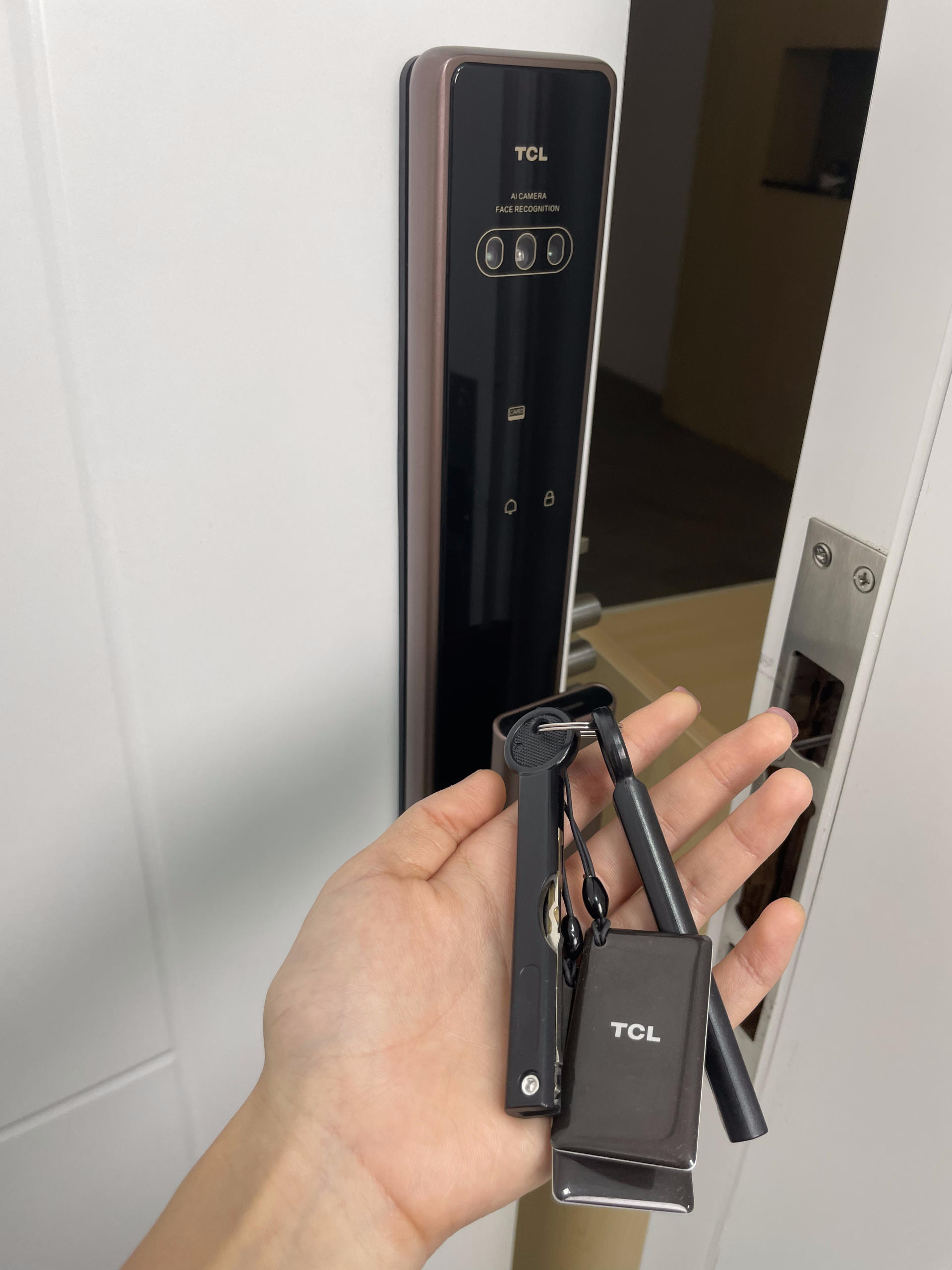 安全可靠更便捷，TCL可视安全智能锁X7支持全自动人脸识别解锁