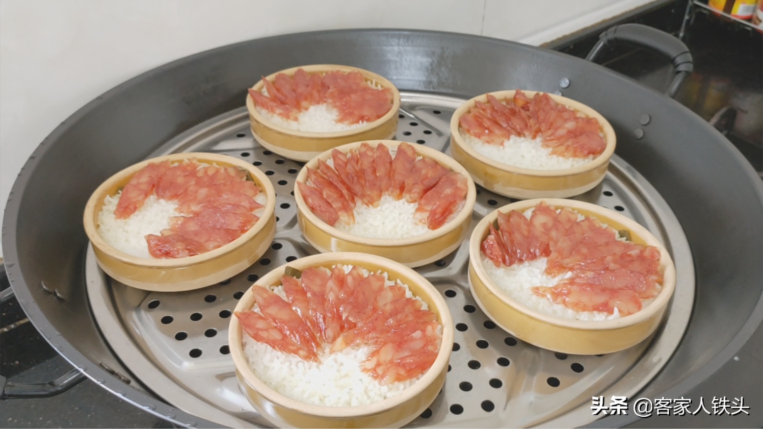 用6個缽子6片葉做孩子愛吃的飯，一開蓋撲鼻香，吃完還想吃一碗