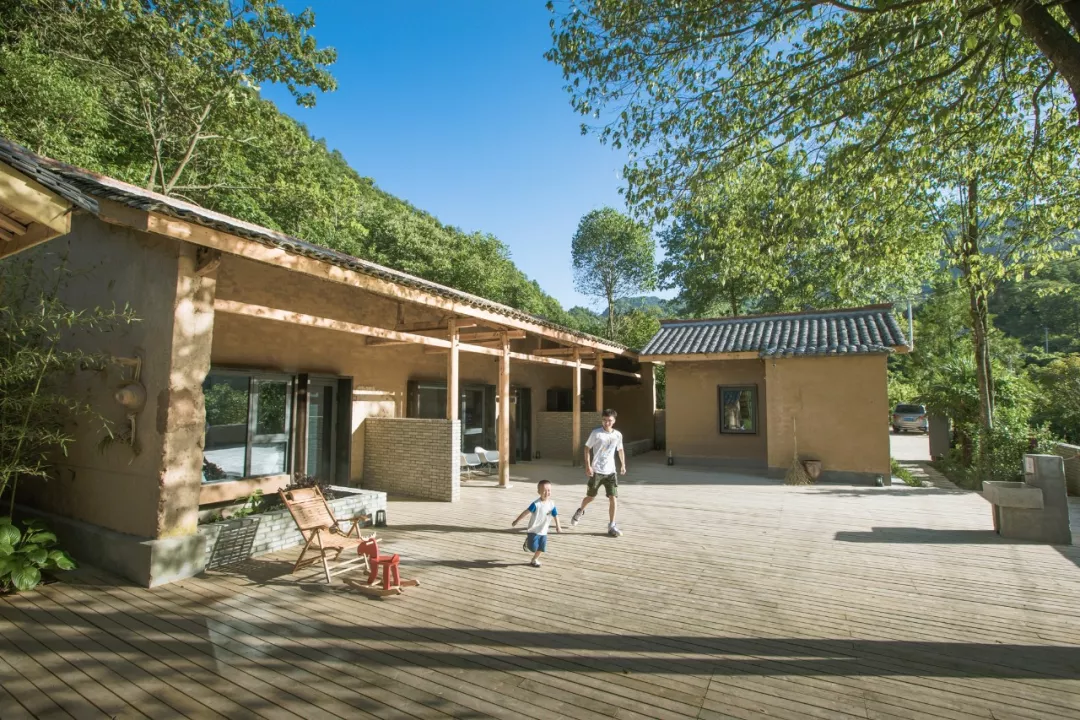 3,楼房沟精品民宿预订电话:13909161971详细地址:留坝县紫柏山国家