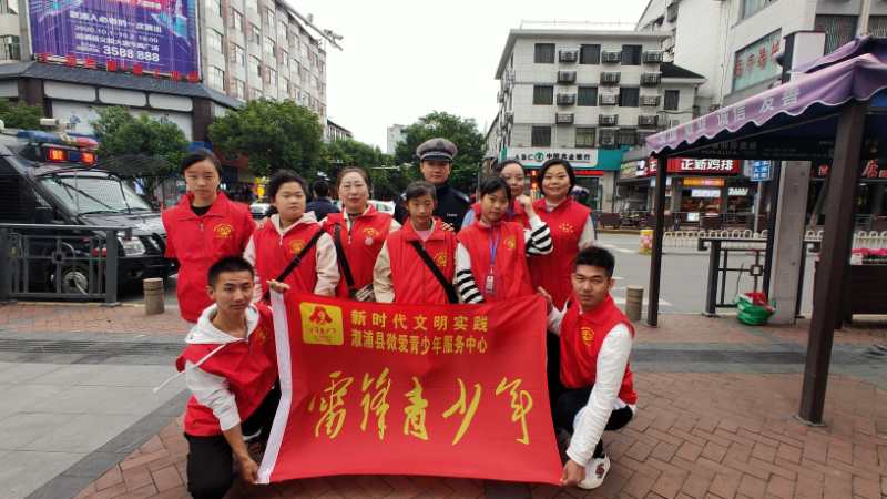 国庆节假期溆浦雷锋青少年开展交通文明志愿服务