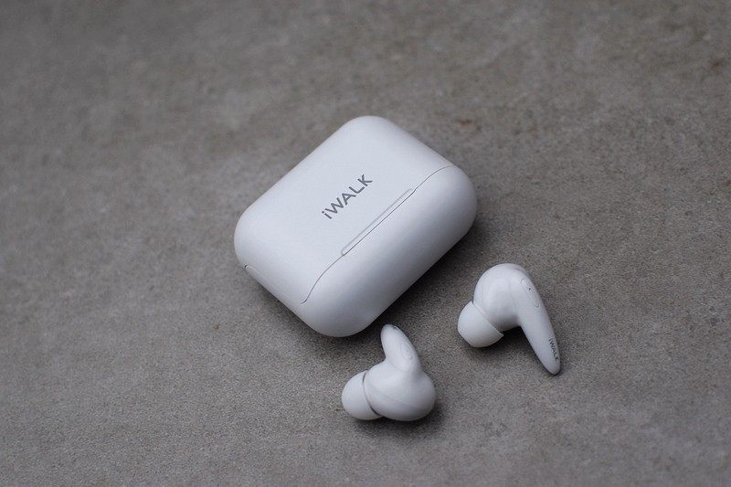 搭载10MM复合振膜 iWAKL魔音半入耳蓝牙耳机体验
