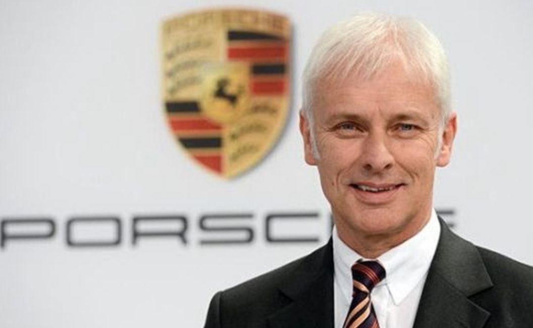 保时捷Mission E，这才是特斯拉降价16万的秘密