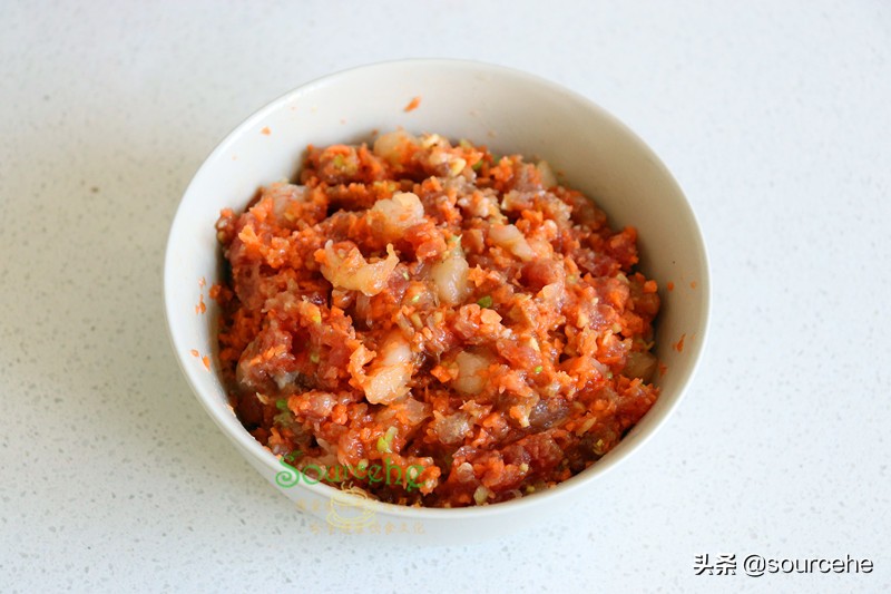 正宗的水晶虾饺做法，皮薄馅大，柔韧鲜美，晶莹剔透，好看又好吃