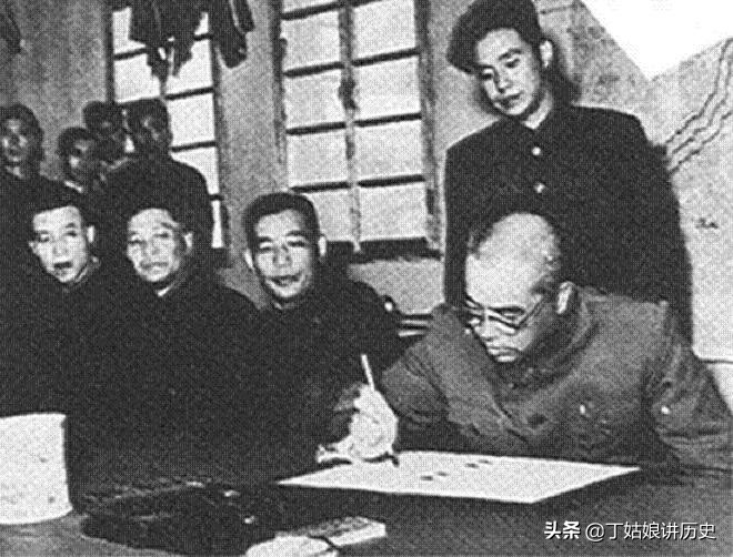 彭德懷憑四點(diǎn)停止追擊，金日成不同意，毛主席：可讓朝鮮同志去追